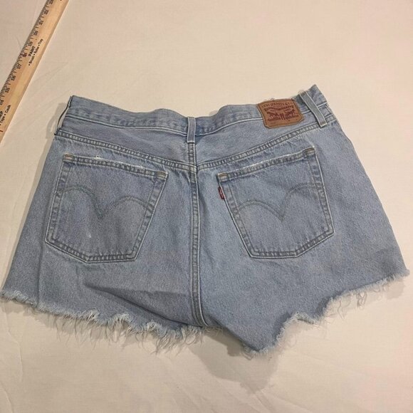 Levi’s 501 High Rise Distressed Cutoff Denim Shorts Light Wash Raw Hem W33 - Picture 6 of 12